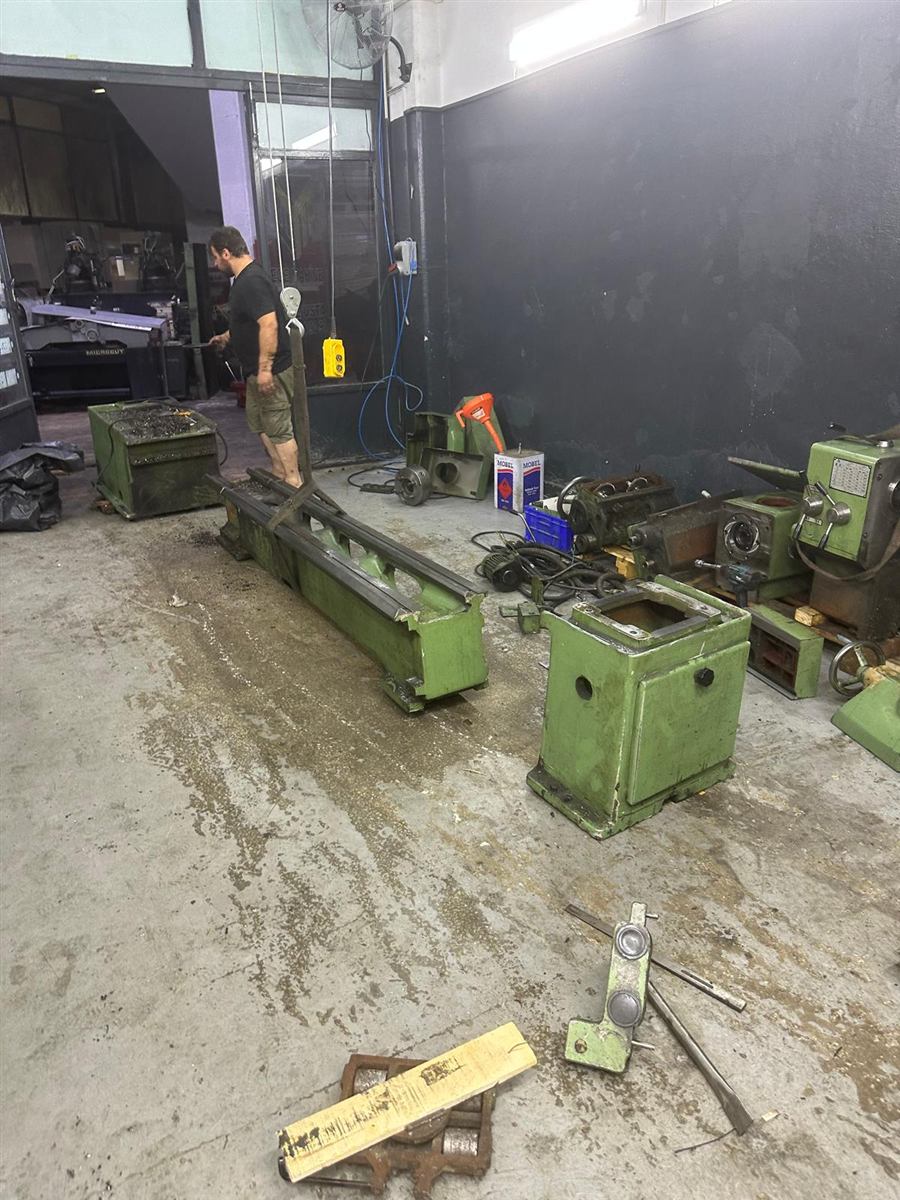 Torna tezgâhı ve atölye görünümü 21