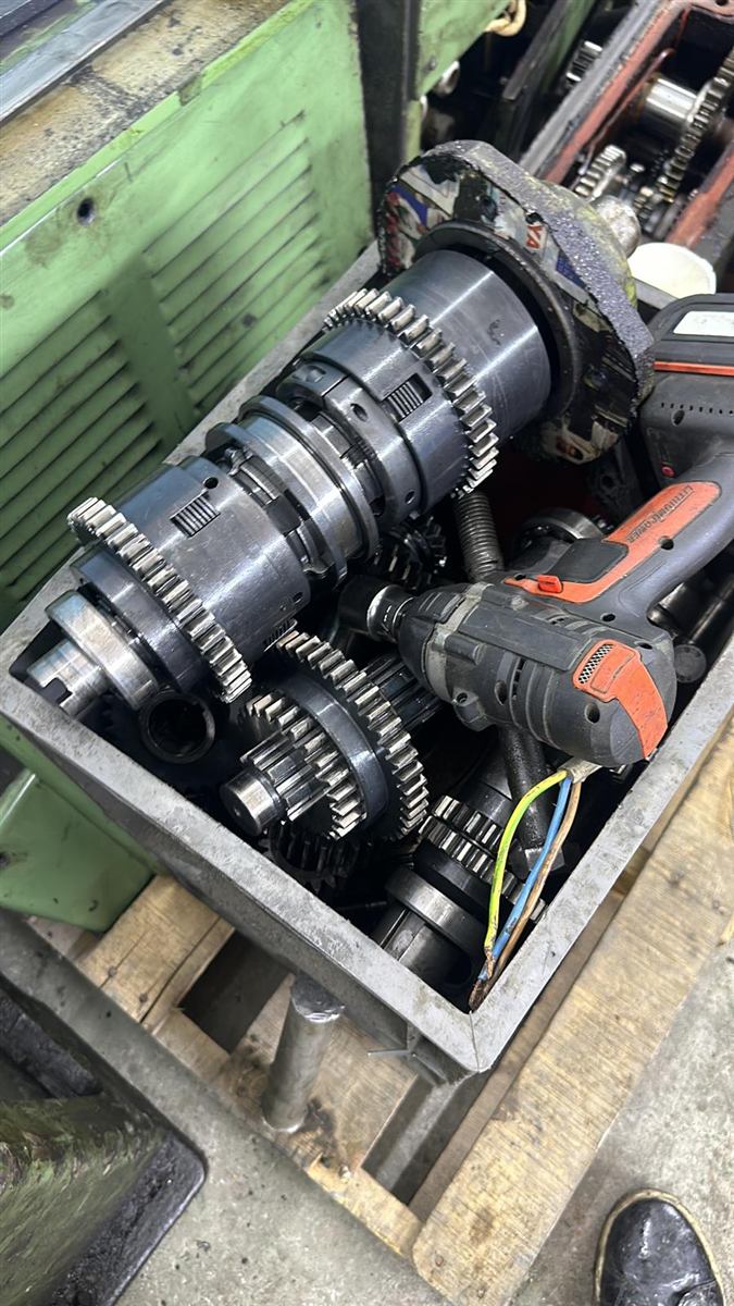 Tezgâh söküm ve servis çalışması 82